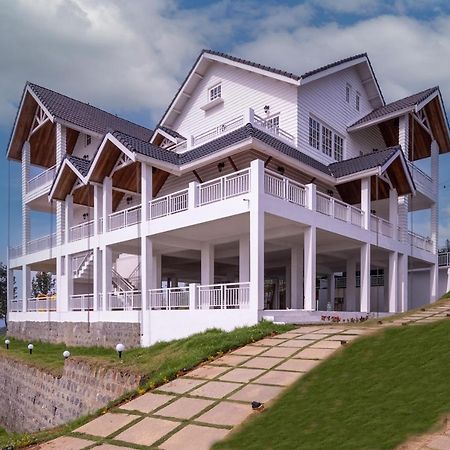 Petals Nilgiris Hotel Ooty Exterior foto